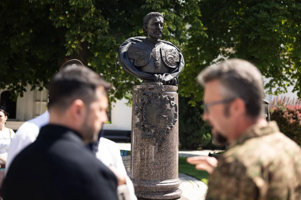погруддя Івана Мазепи на території Києво-Печерської лаври