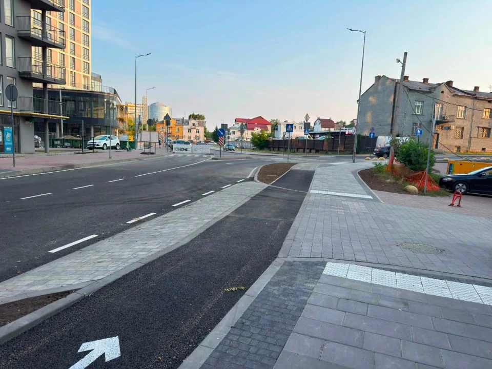 У Львові відкривають рух вулицею Залізничною, але роботи продовжуватимуться