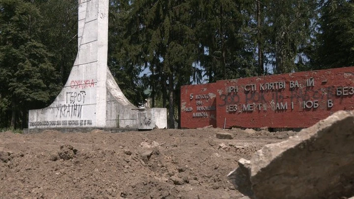 Під час реконструкції Меморіалу слави у Млинові на Рівненщині знайшли 15 поховань часів Другої світової війни