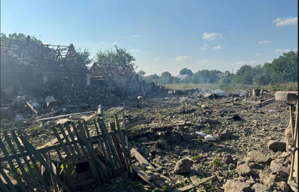 Олександрівка Донецької області після удару авіабомбами