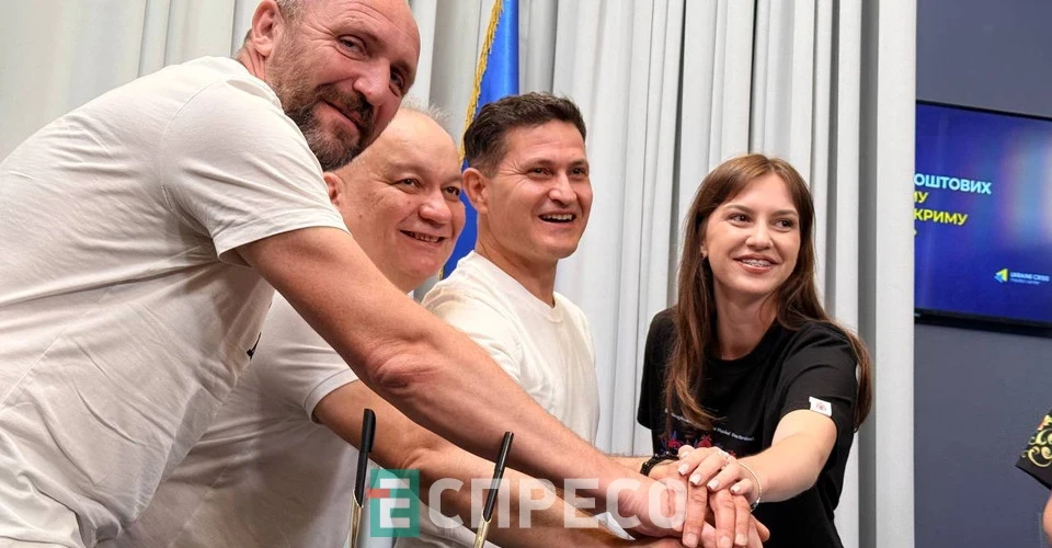 Укрпошта презентувала новий марковий аркуш про спротив у Криму