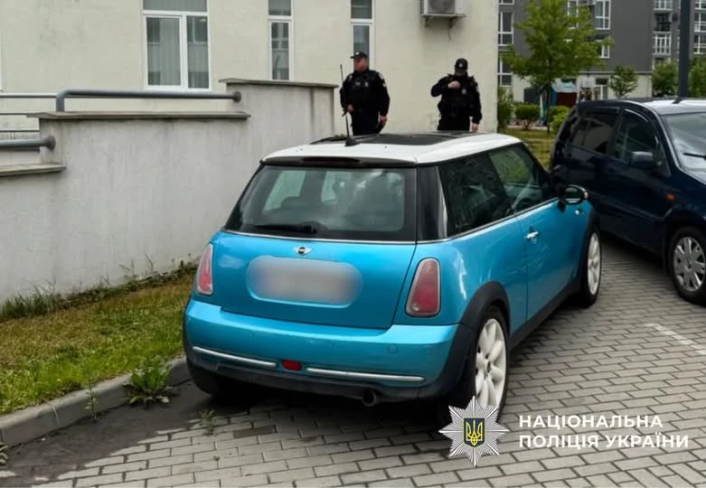 У Львові в авто знайшли чоловіка з вогнепальним пораненням