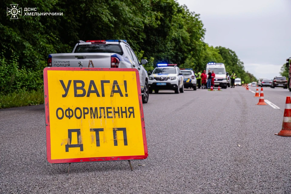 На Хмельниччині перекинувся автобус із 14 пасажирами