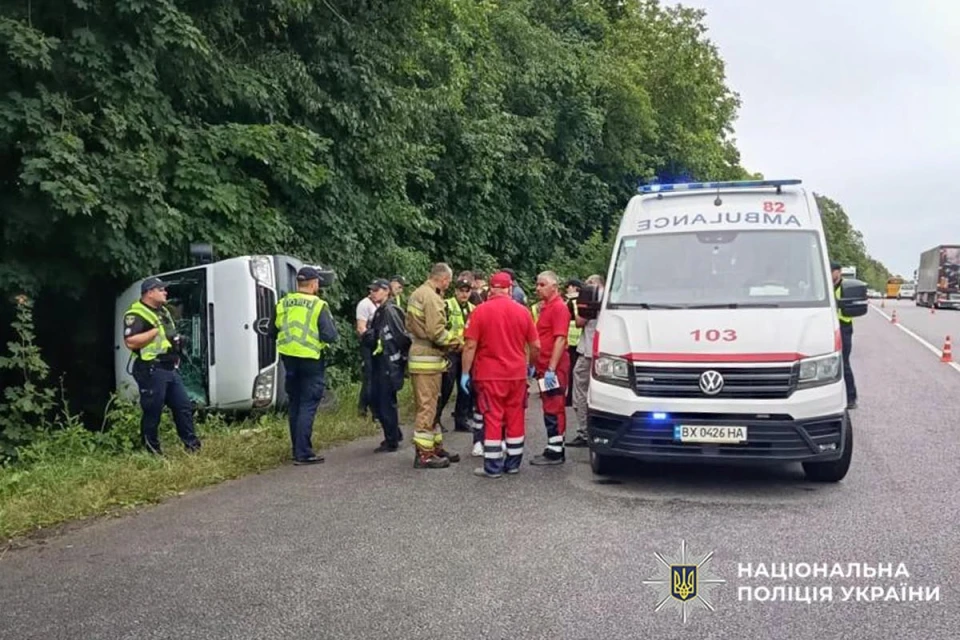 На Хмельниччині перекинувся автобус із 14 пасажирами