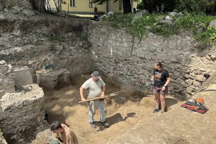 В Ужгородському замку під час розкопок руїн храму виявили поховання XVII століття