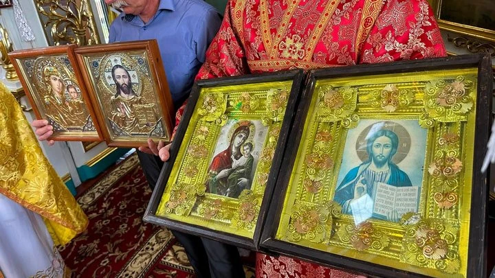 Вісім ікон зі зруйнованої церкви на Запоріжжі зберігатимуть у двох храмах на Волині