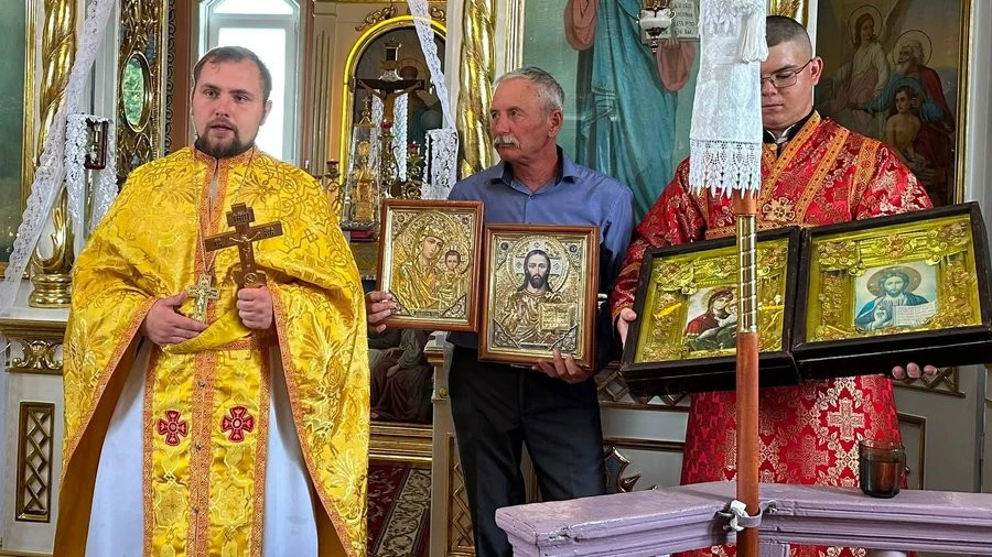 Вісім ікон зі зруйнованої церкви на Запоріжжі зберігатимуть у двох храмах на Волині