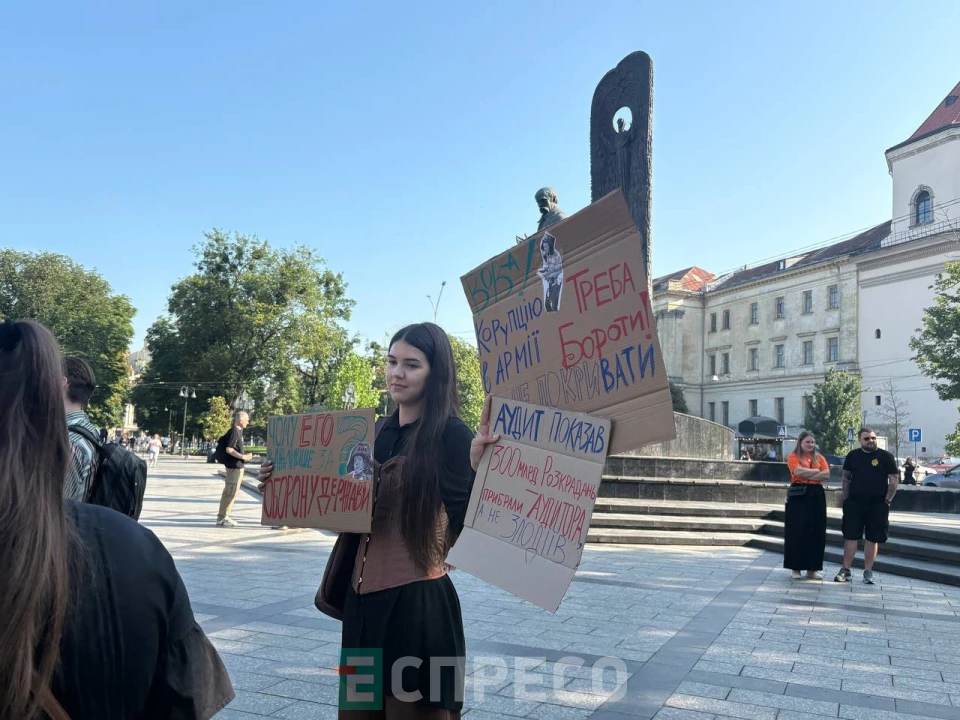 Біля пам'ятника Шевченку у Львові зібрався мітинг на підтримку Федорова