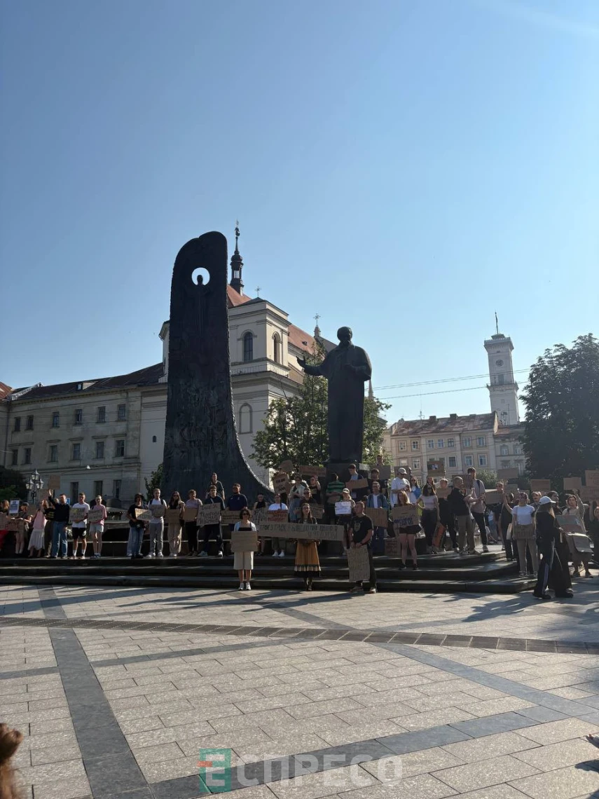 Біля пам'ятника Шевченку у Львові зібрався мітинг на підтримку Федорова
