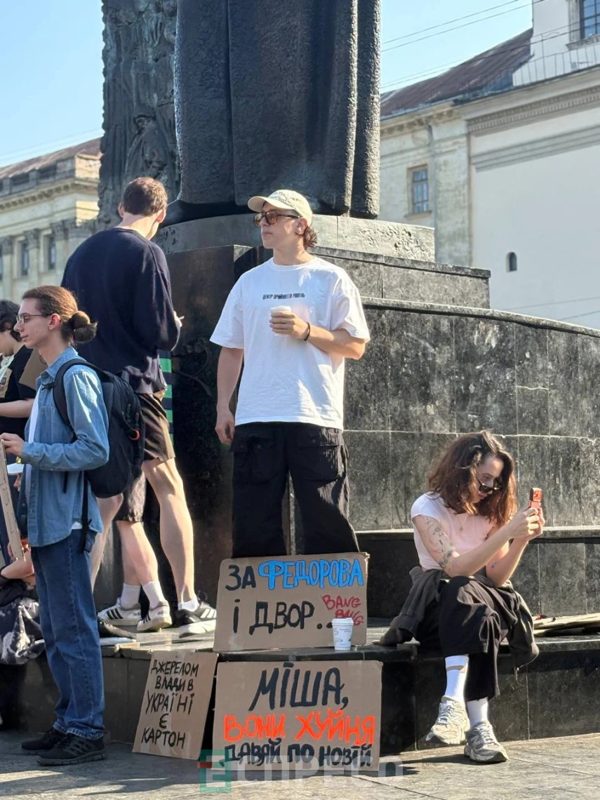 Біля пам'ятника Шевченку у Львові зібрався мітинг на підтримку Федорова