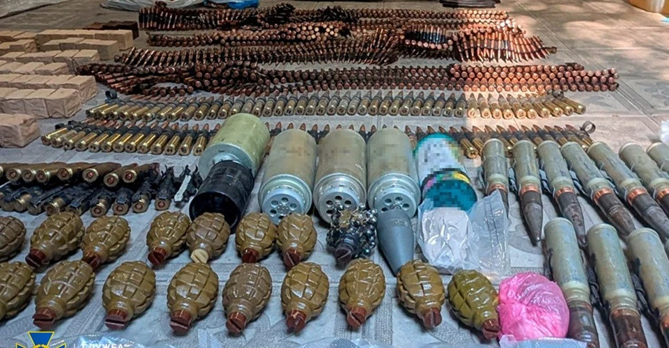 СБУ, ДБР і поліція викрили сім каналів нелегального продажу "трофейної" зброї з фронту в Україні