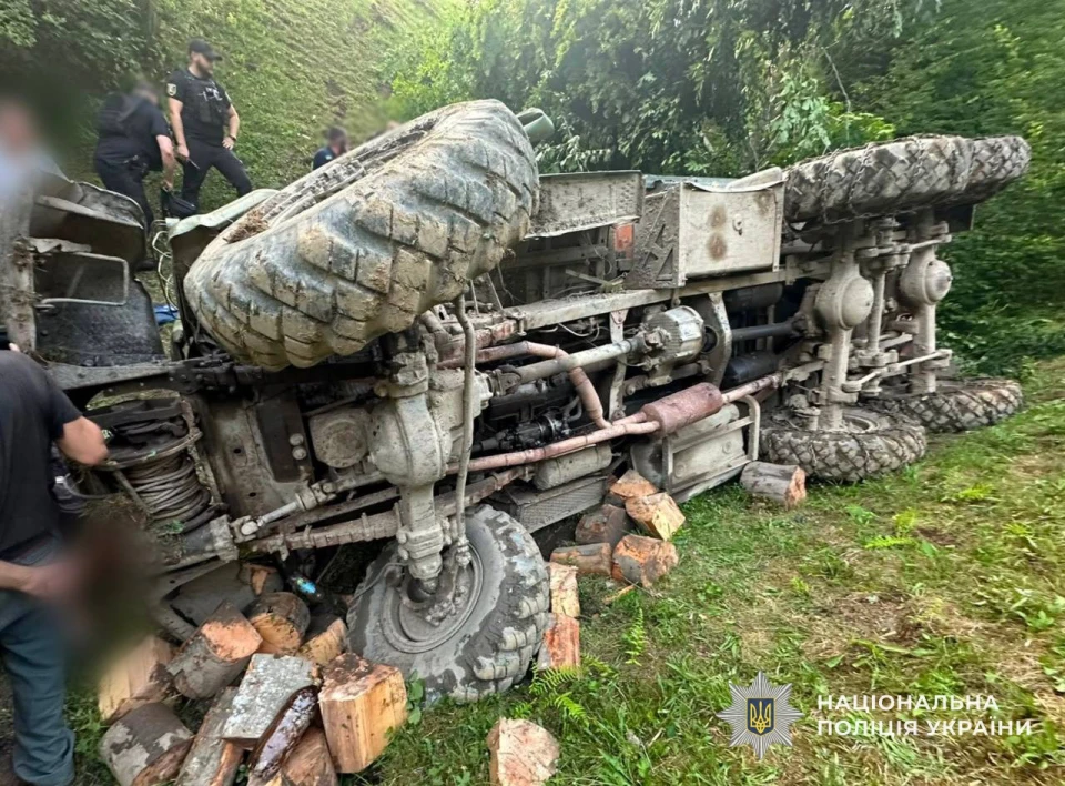 Через зсув ґрунту авто злетіло зі схилу: деталі смертельної ДТП із ЗІЛом у Рахові