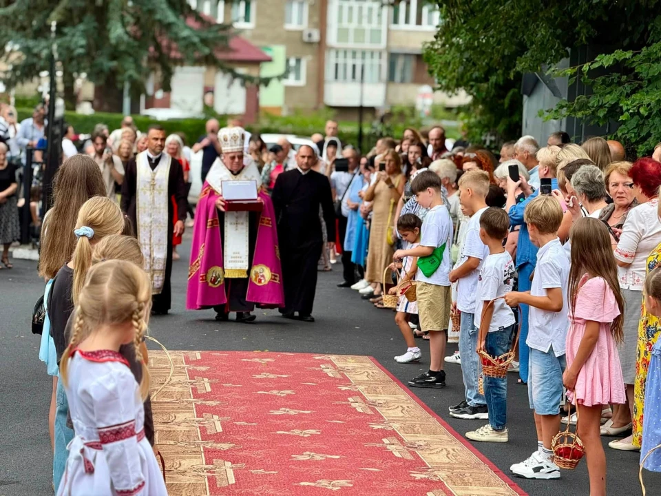 Представник Папи Римського привіз на постійне зберігання до Калуша мощі святого Івана Хрестителя