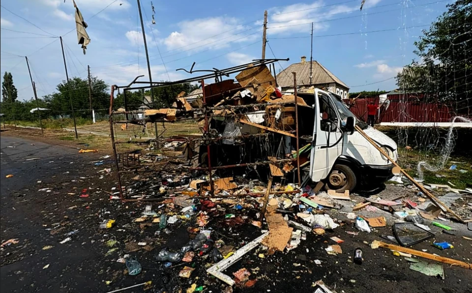 Удар по цивільному авто у Знаменівці на Донеччині