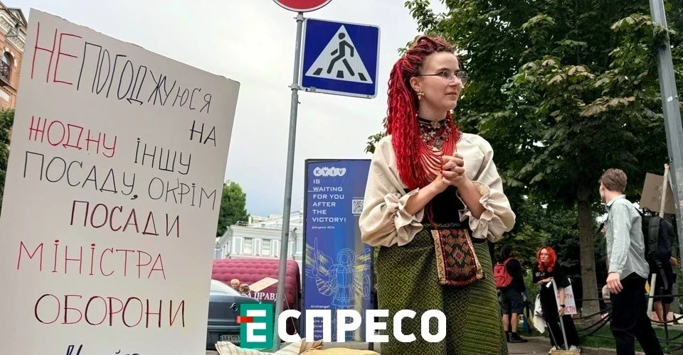 У Києві дев'ятий день триває мирна акція з вимогою повернути Федорова на посаду міністра оборони