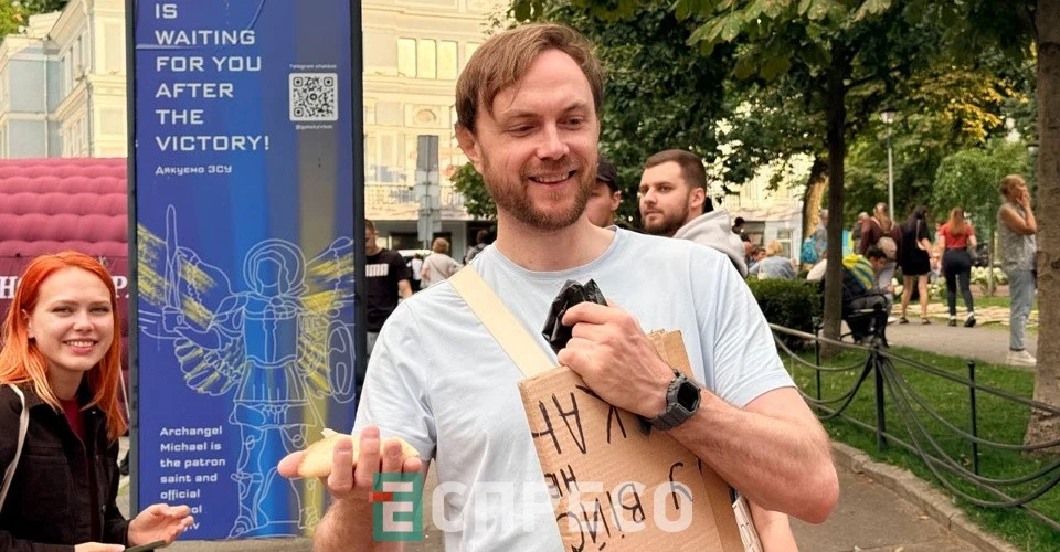 У Києві дев'ятий день триває мирна акція з вимогою повернути Федорова на посаду міністра оборони