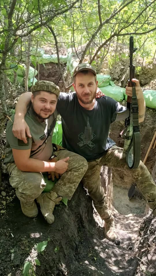 прикордонник Дмитро з побратимом