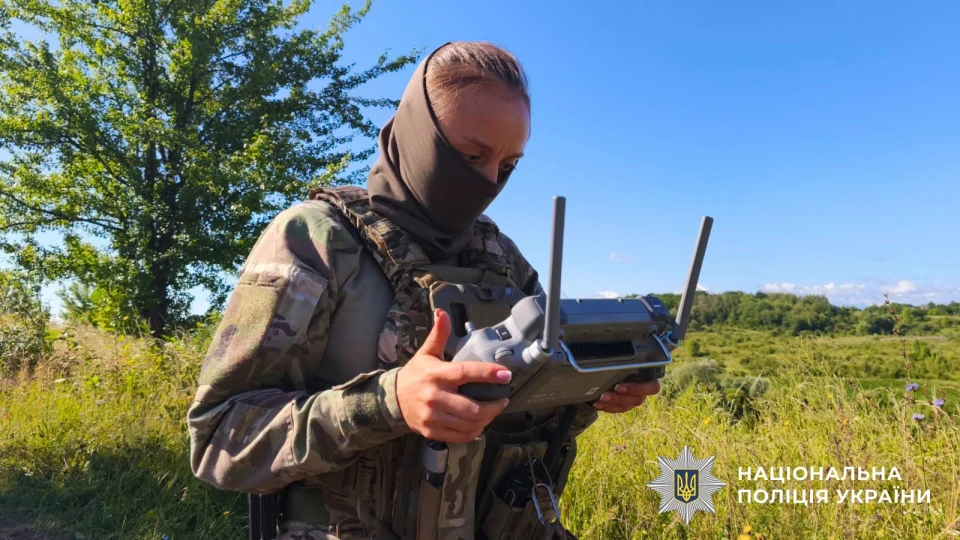 На Буковині чоловік поранив двох поліцейських з рушниці та втік: в області введено спецоперацію