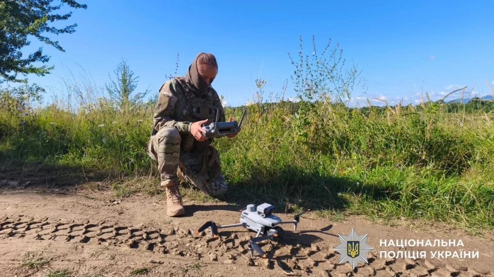 На Буковині чоловік поранив двох поліцейських з рушниці та втік: в області введено спецоперацію