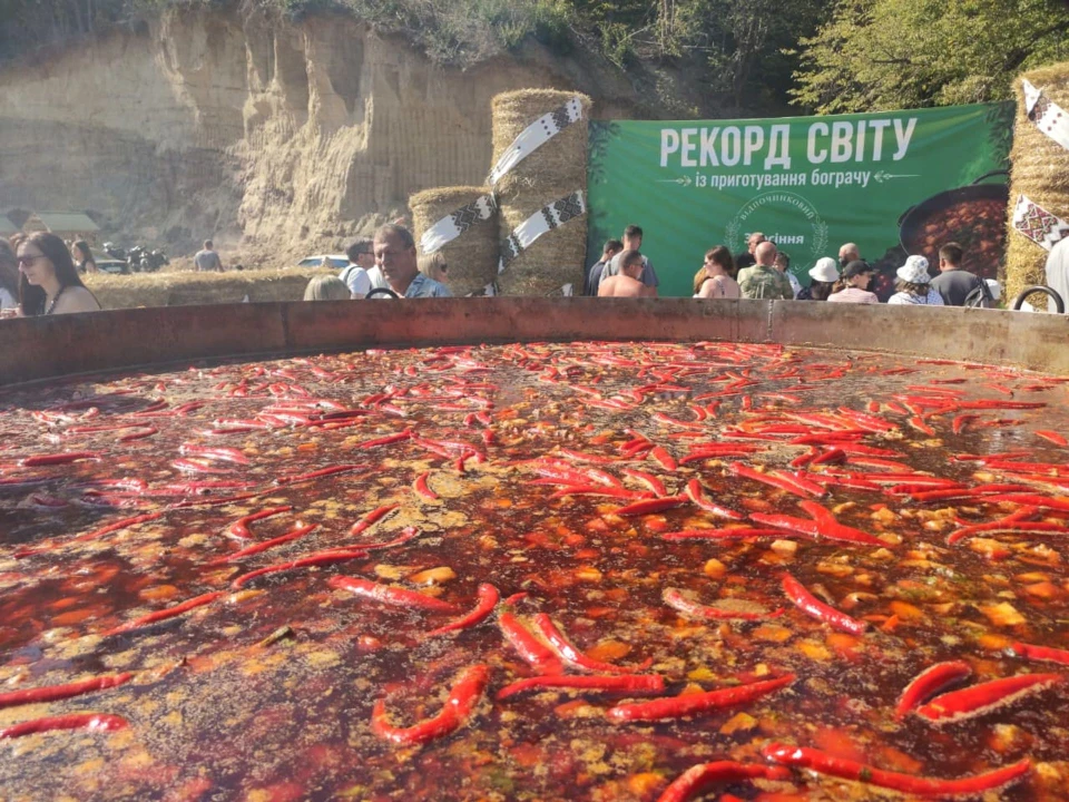 На Тернопільщині встановили світовий рекорд, зваривши понад 3 тонни бограча